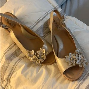 B1G1free//Bjorndal sandals with flowers